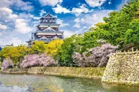 Hiroshima castle, famous for cherry blossom