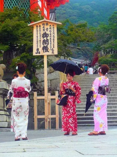 A Kyoto, on peut porter un yukata dans la majorité des espaces publiques. 