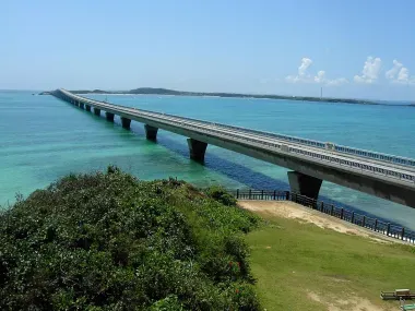 El inmenso puente que une las islas de Ikema y Miyako