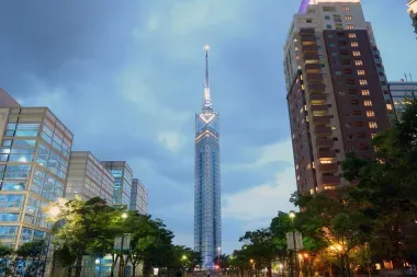 La torre de Fukuoka es uno de los emblemas de la ciudad