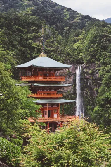 El santuario Kumano Nachi Taisha y su cascada