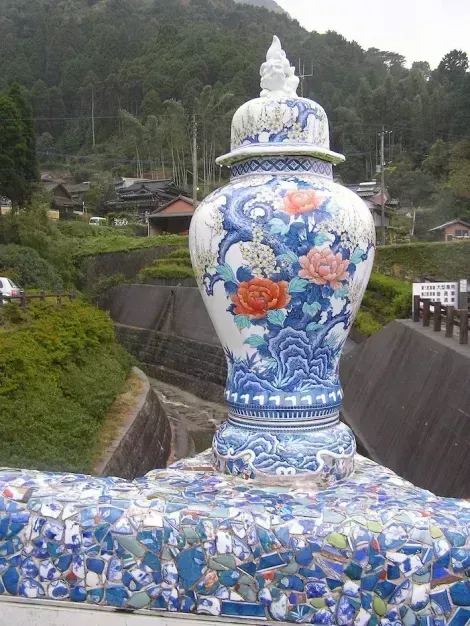 Vase en porcelaine "Nabeshima-yaki"