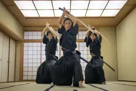 Athlètes participant à une expérience de Samourai kendo, un art martial japonais