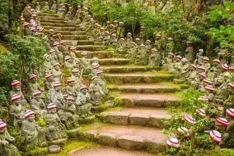 Der Daisho-in-Tempel in Miyajima mit seinen 500 kleinen buddhistischen Statuen