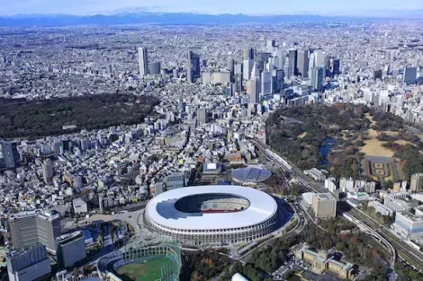 Das Nationalstadion von Japan und der berühmte Bezirk Shinjuku, Tokio
