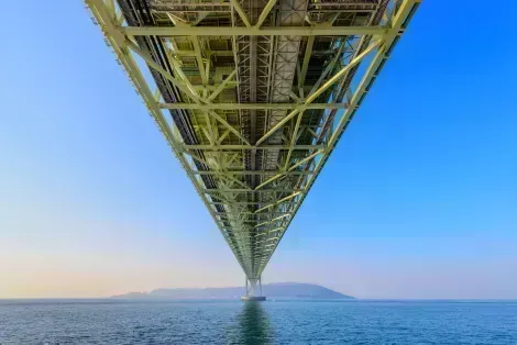 Akashi Kaikyo, le pont suspendu le plus long du monde, entre Kobe et l'île d'Awaji