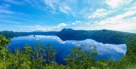 Lac de cratère à Hokkaido