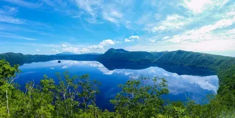 Lago del cráter en Hokkaido