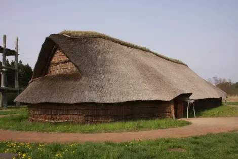 Maison traditionelle Jômon du site archéologique Sannai Murayama