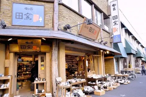 Kappabashi-dori is the paradise of all restaurant in Tokyo.