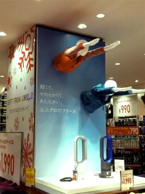 Uniqlo shops and Bic Camera, two brands have created a very creative original hybrid shop: Bicqlo in Shinjuku.
