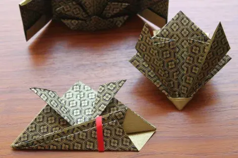 Shop at Samakatado Minato, the art of origata, folding paper or fabric, here combines the art of packing, tsutsumikata.