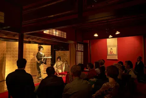 Un spectacle traditionnel de geishas