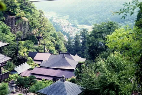 Les bâtiments du temple Yamadera à Yamagata s'Echelonnant sur le Hoju-san