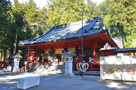 El oratorio haiden del santuario Furatasan-jinja en Nikkō
