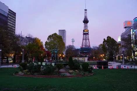 El parque Ōdōri y la torre Sapporo TV Tower