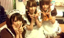 The waitresses dressed in maid (maid) of the Home Café will call you master.