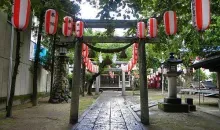 Entrada al santuario Ikari Jinja.
