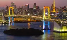 Il Rainbow Bridge a Tokyo non è mai stato così all'altezza del suo nome.