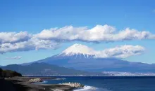 Le mont Fuji depuis la plage de pins de Miho, préfecture de Shizuoka