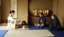 Disfruta de la ceremonia del té en esta auténtica casa japonesa. 