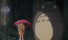 Totoro et les deux héroïnes du film, Satsuki et May.