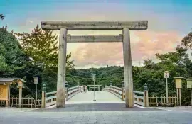 Le grand sancturaire d'Ise, en pleine nature, est le premier sanctuaire dans la religion shinto au Japon