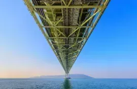 Akashi Kaikyo, die längste Hängebrücke der Welt, zwischen Kobe und Awaji Island