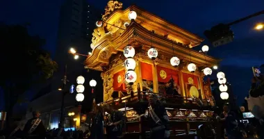 Un char de la parade nocturne d'Hamamatsu
