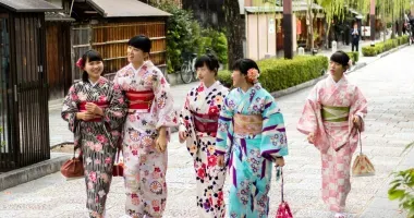 Jeunes filles en yukata