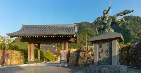 Parc Gifu - Porte d'entrée couverte