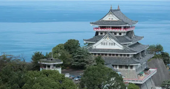 Vue aérienne du château d'Atami