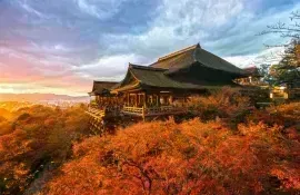 Kiyomizu dera temple in Kyoto during fall leaves