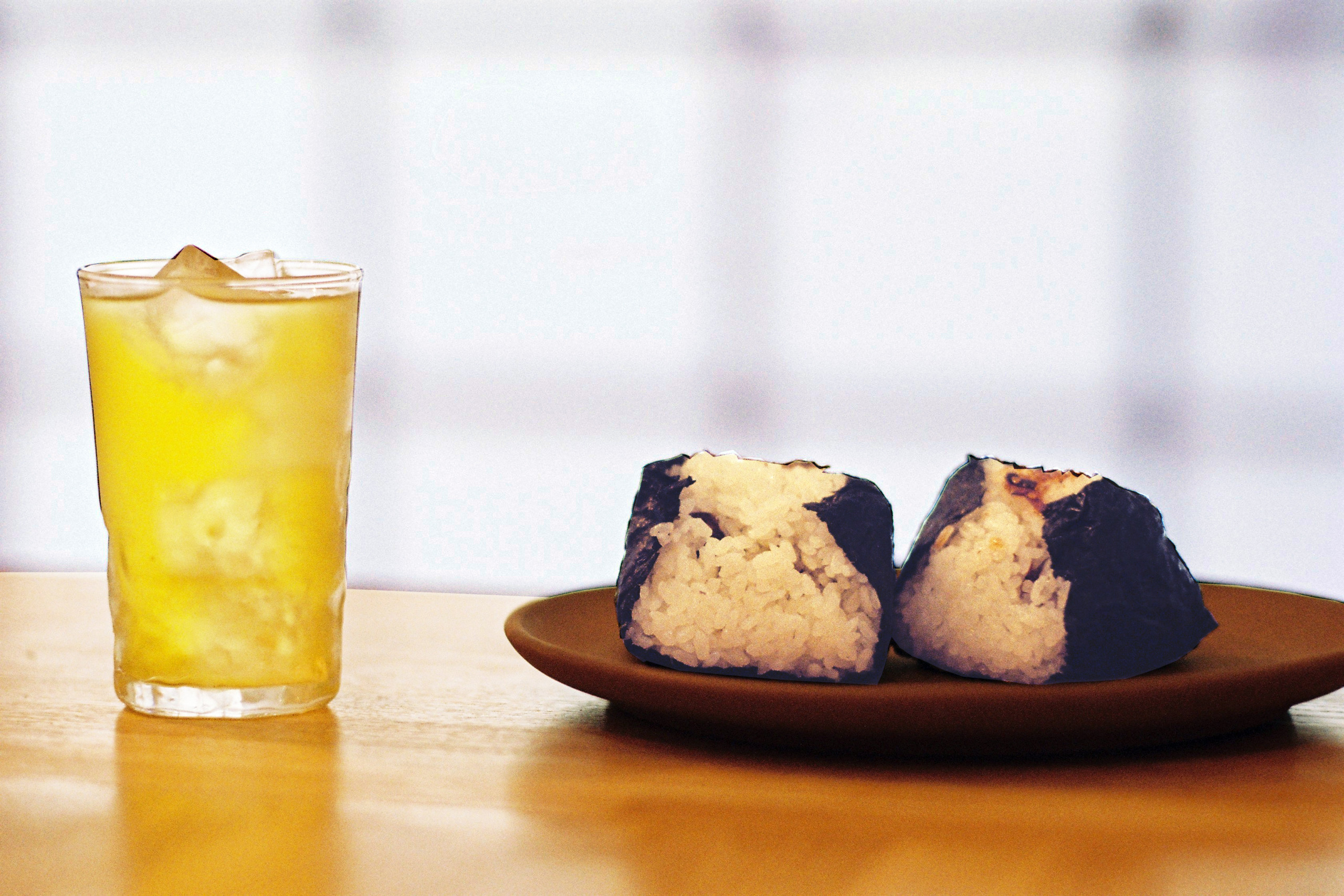 Maison T Onigiri au comptoir