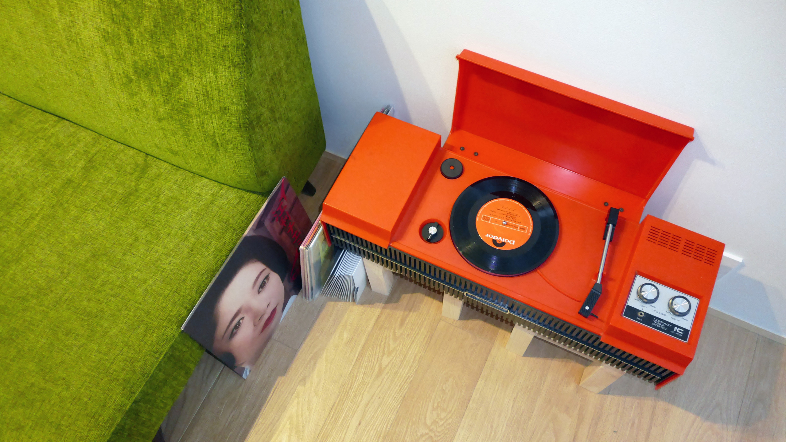 Maison T Tourne-disques