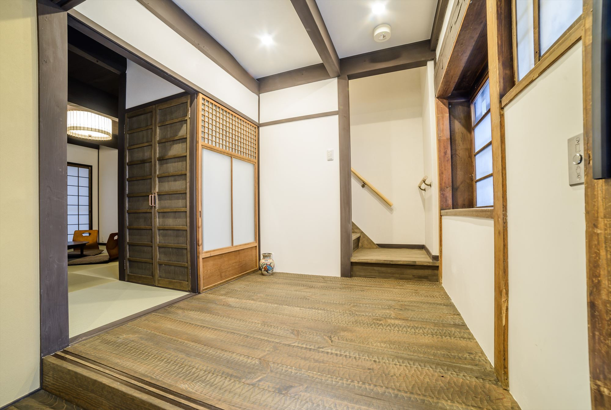 2-Entrance-008