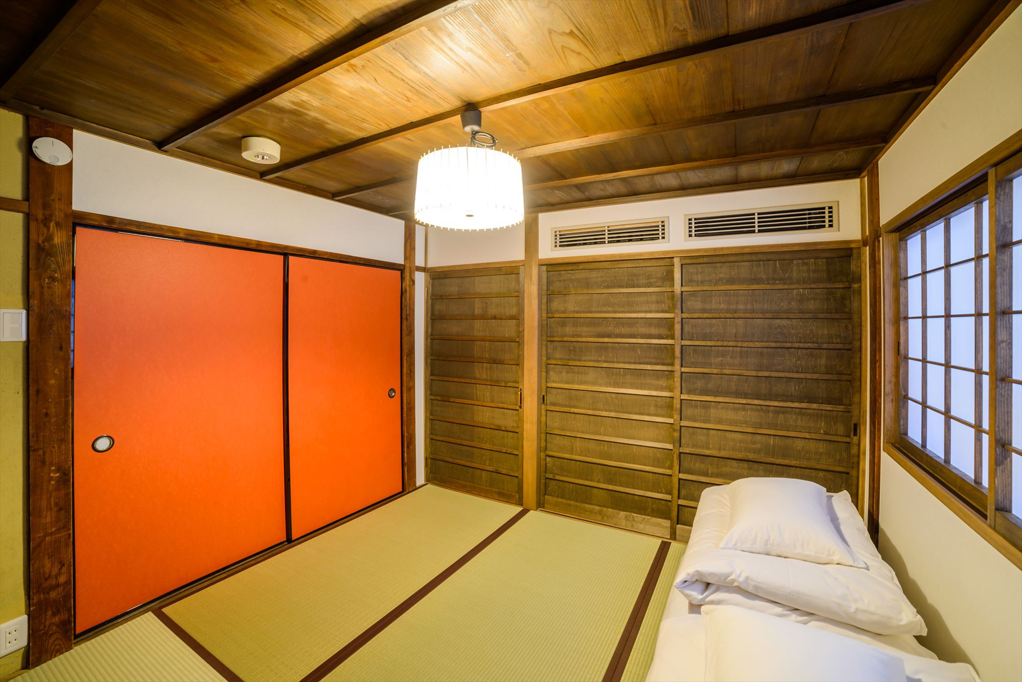 10-Room2-006