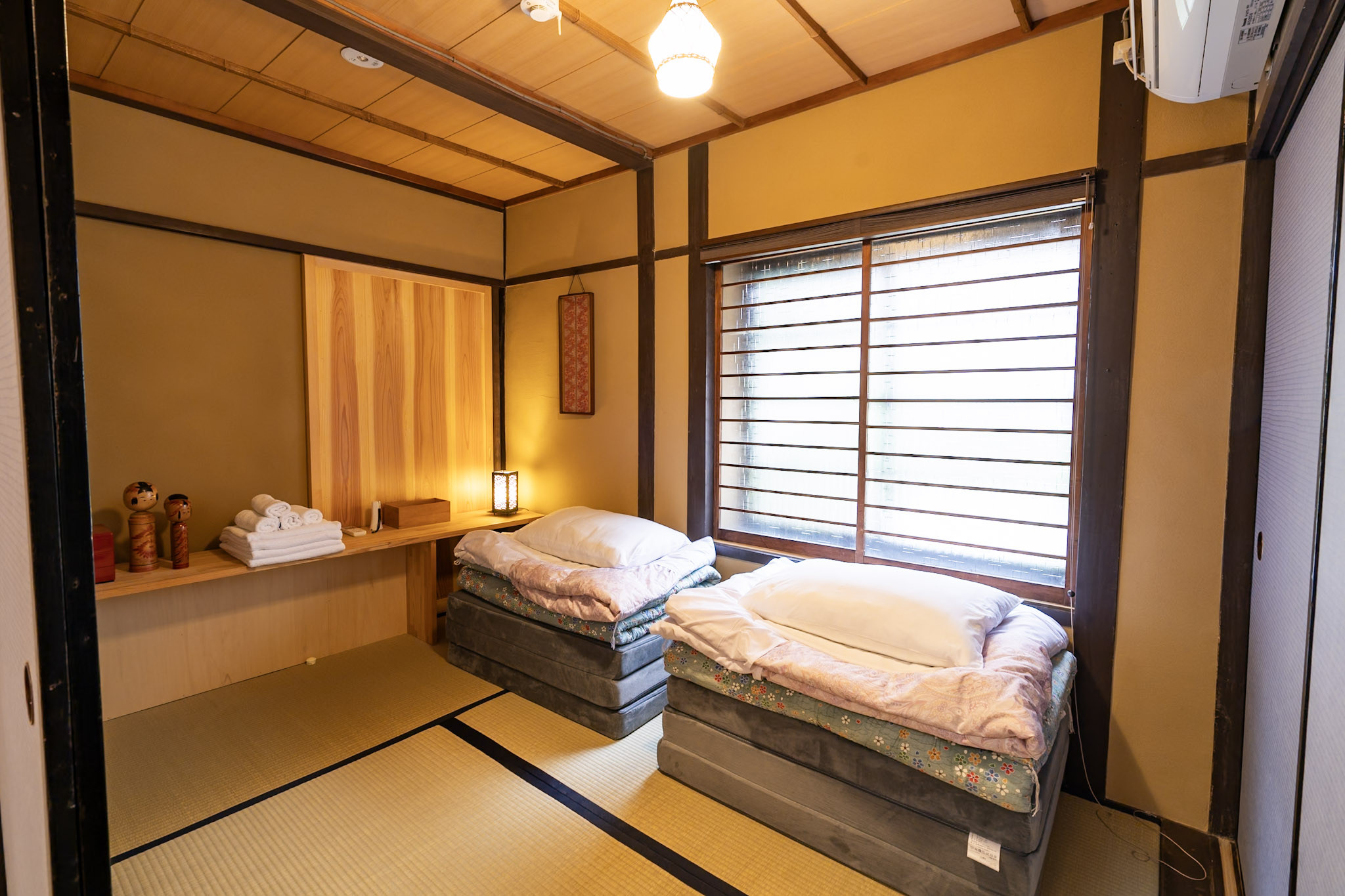 BedroomwithfoldedFutons