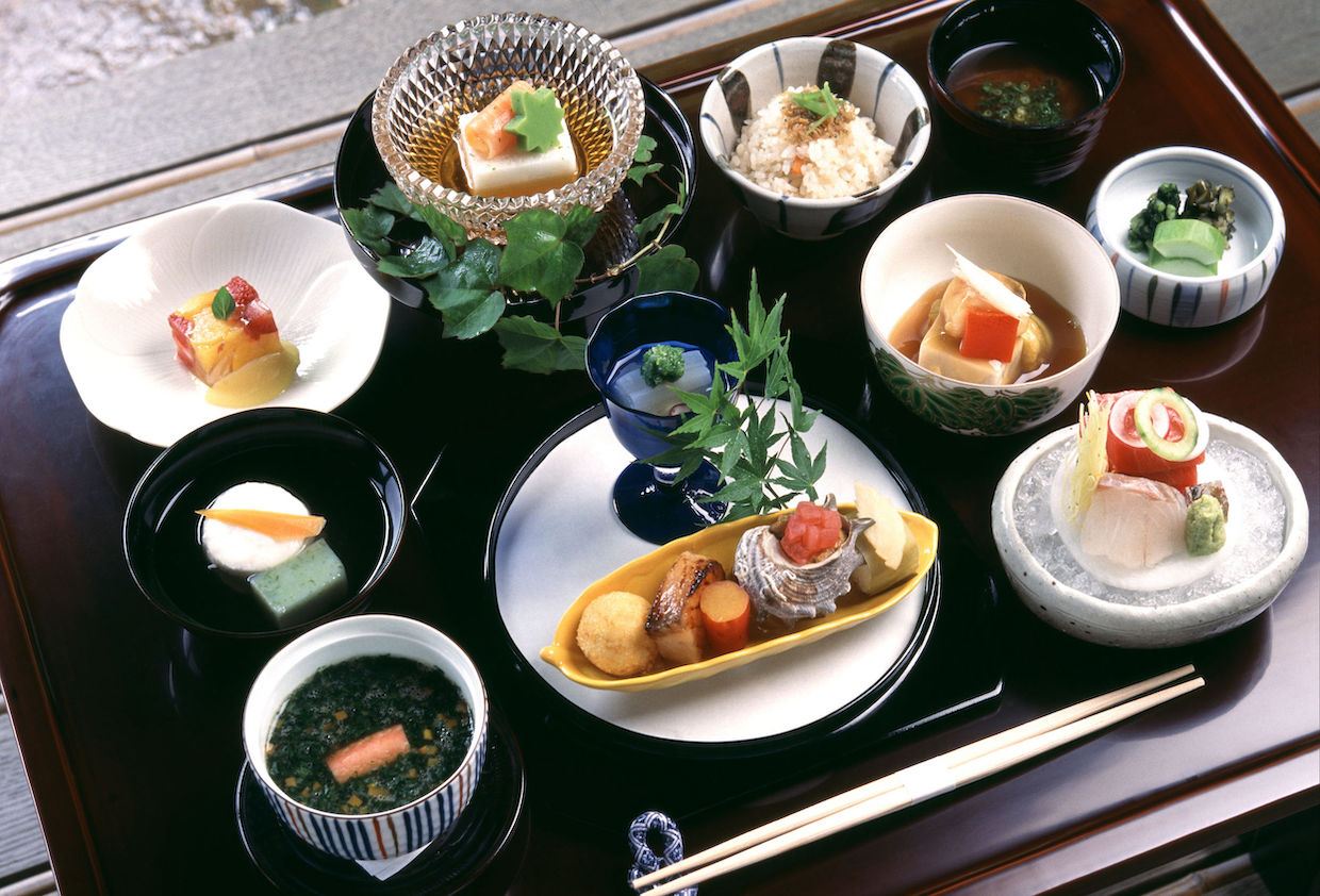 Dîner traditionnel japonais dans votre ryokan