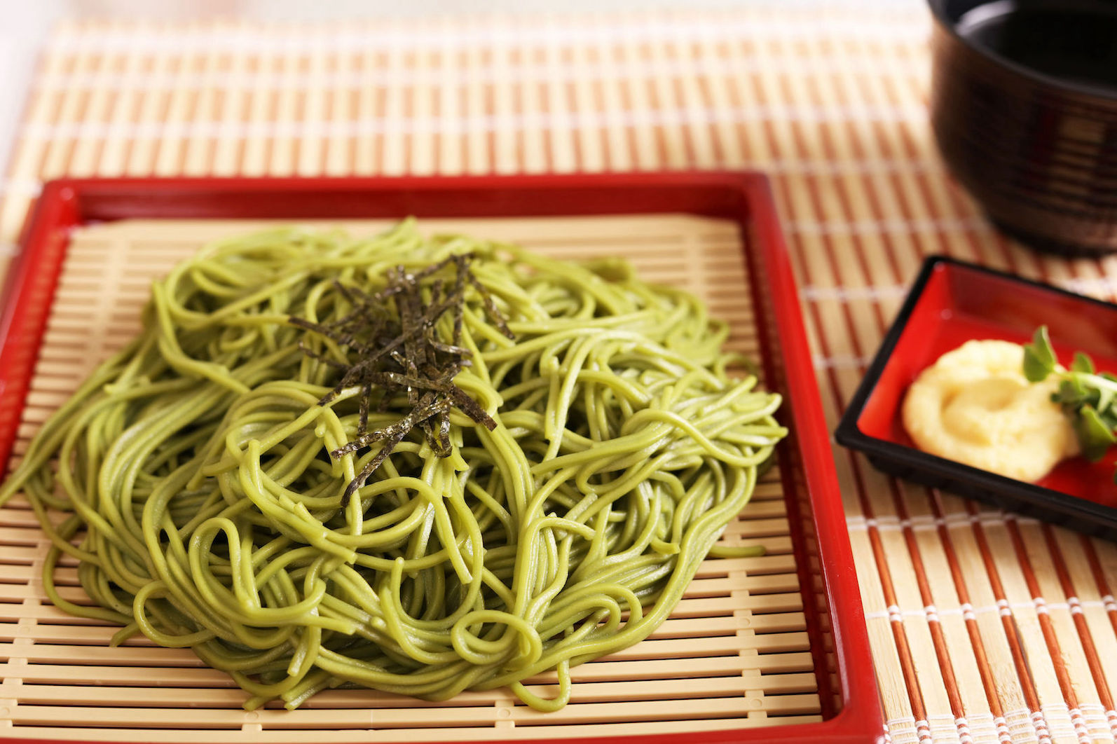 Soba, fideos japoneses de trigo sarraceno, hechos con té verde matcha