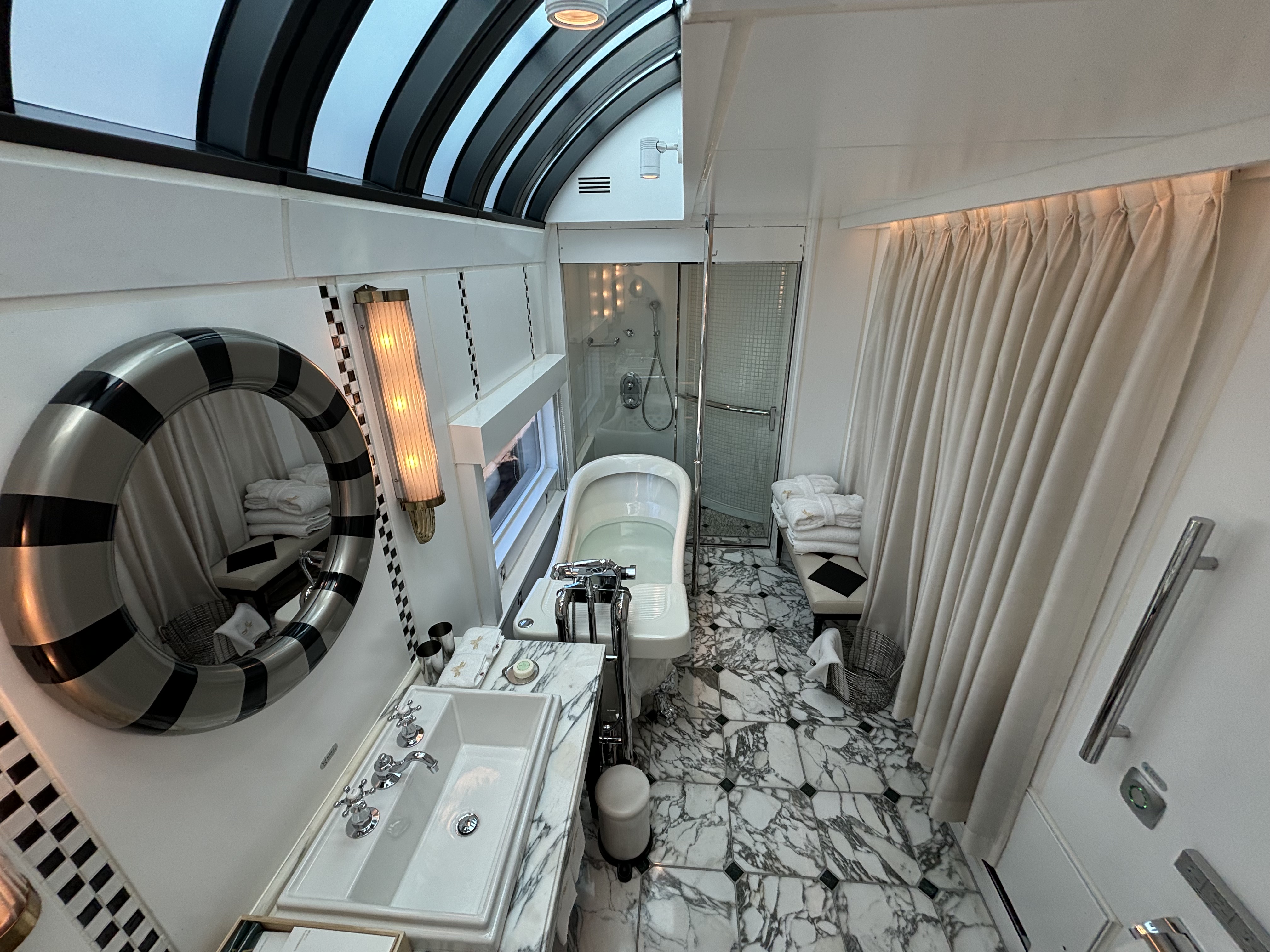 The Suite on the Twilight Express Mizukaze train