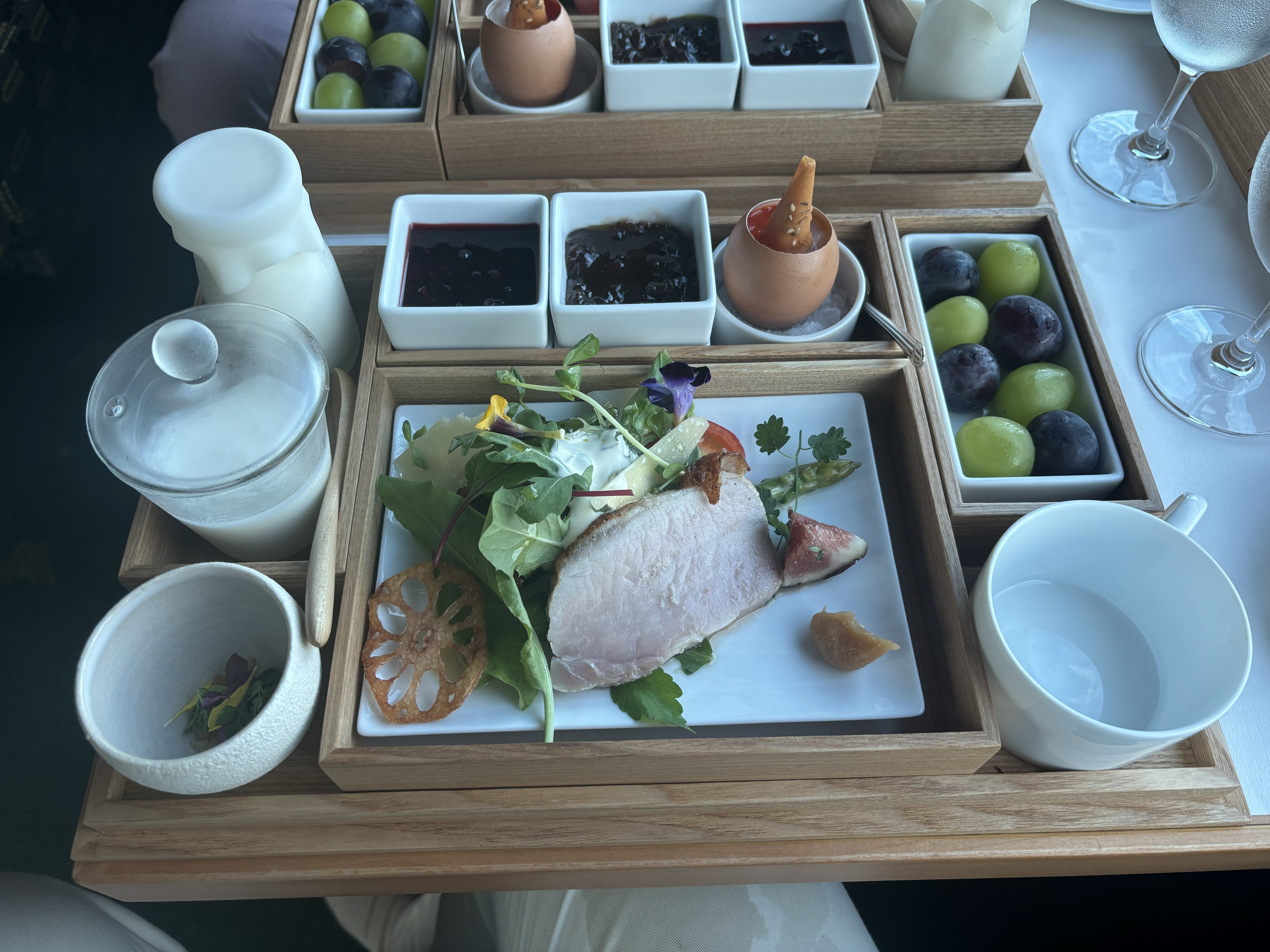 Cuisine prepared by world-class Japanese chefs on the Twilight Express Mizukaze train
