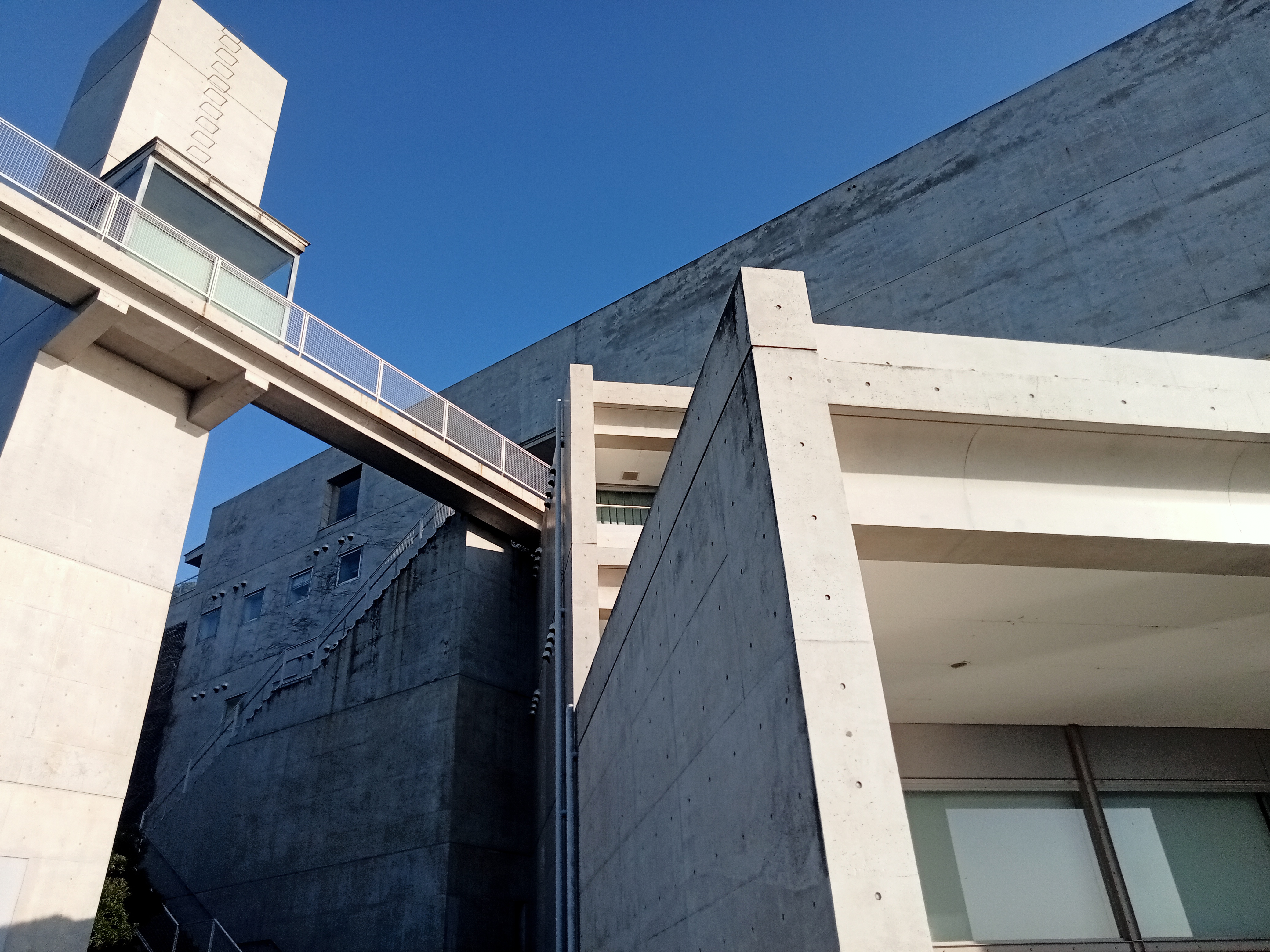 The hotel TOTO Seawind Awaji, by Tadao Andô