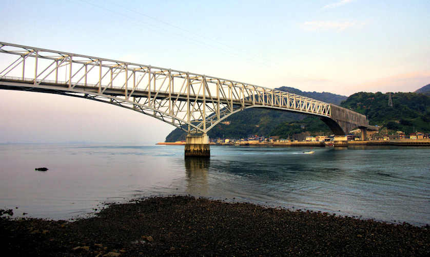 Toyohama Bridge connecting Toyoshima Island with Osaki Shimojima.