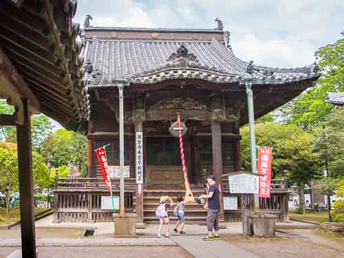 Nakamikadodo, Bannaji Temple.