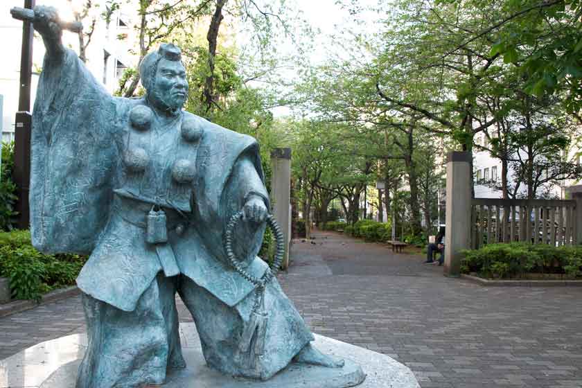 Statue of Benkei statue in Hamacho Ryokudo, Nihonbashi, Tokyo, Japan.