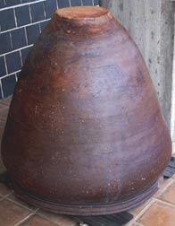 A earthernware pot in the Echizen style at Pottery Village, Fukui.