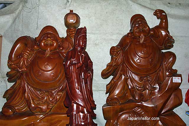 Daikoku and Ebisu carvings in a Japanese flea market.