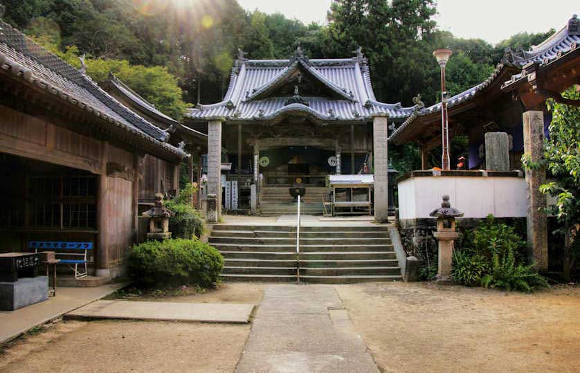 The Hondo, main hall, constructed in 1860 at Fujiidera Temple, Shikoku.