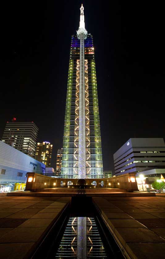 Fukuoka Tower, Fukuoka, Kyushu, Japan.